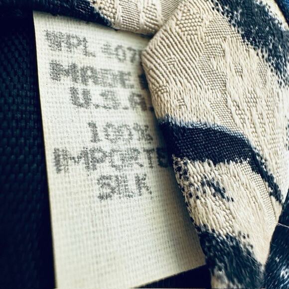 Endangered Species Men's Neck Tie Artic Polar Bears, Blk/White/Blu 100% Silk USA - Picture 7 of 14